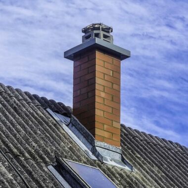 Kaminkopfmauerwerk saniert mit rotbund Klinkerziegel von Wienerberger