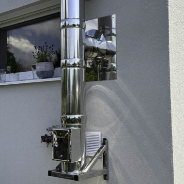 Edelstahlkamin mit Frischluftanschluss und Brandschott - Schiedel